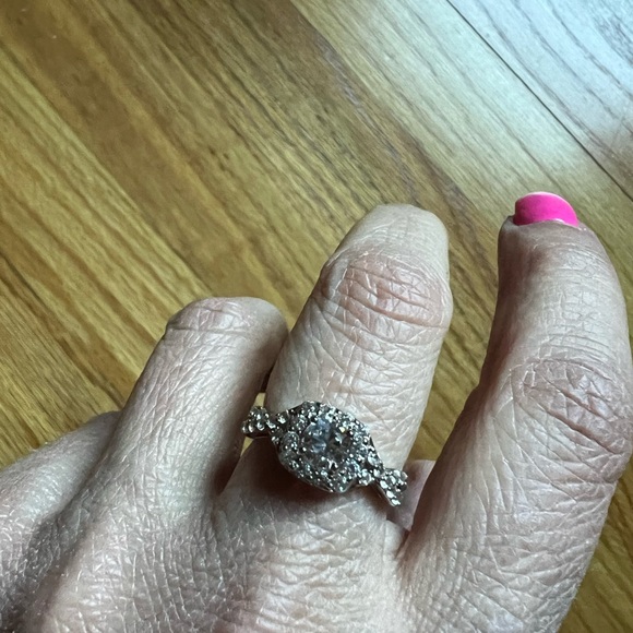 Zales white sapphire sterling silver ring new in box size 7 - Picture 3 of 7